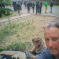 Glitch-Selfie von Enkidu rankX und Uri Killisch mit Rig auf dem Superbooth-Gelände, Berlin 2025
